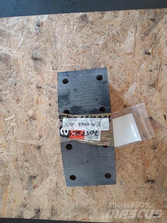 CAT 966C 履带、链条和底盘