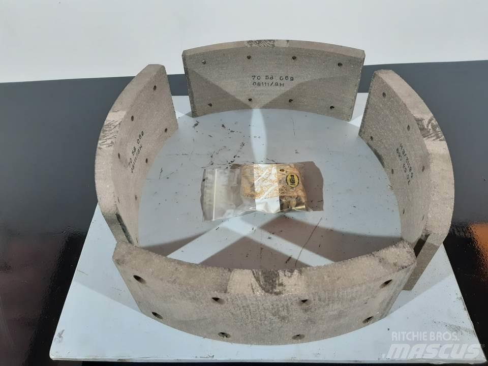 CAT 966C 履带、链条和底盘