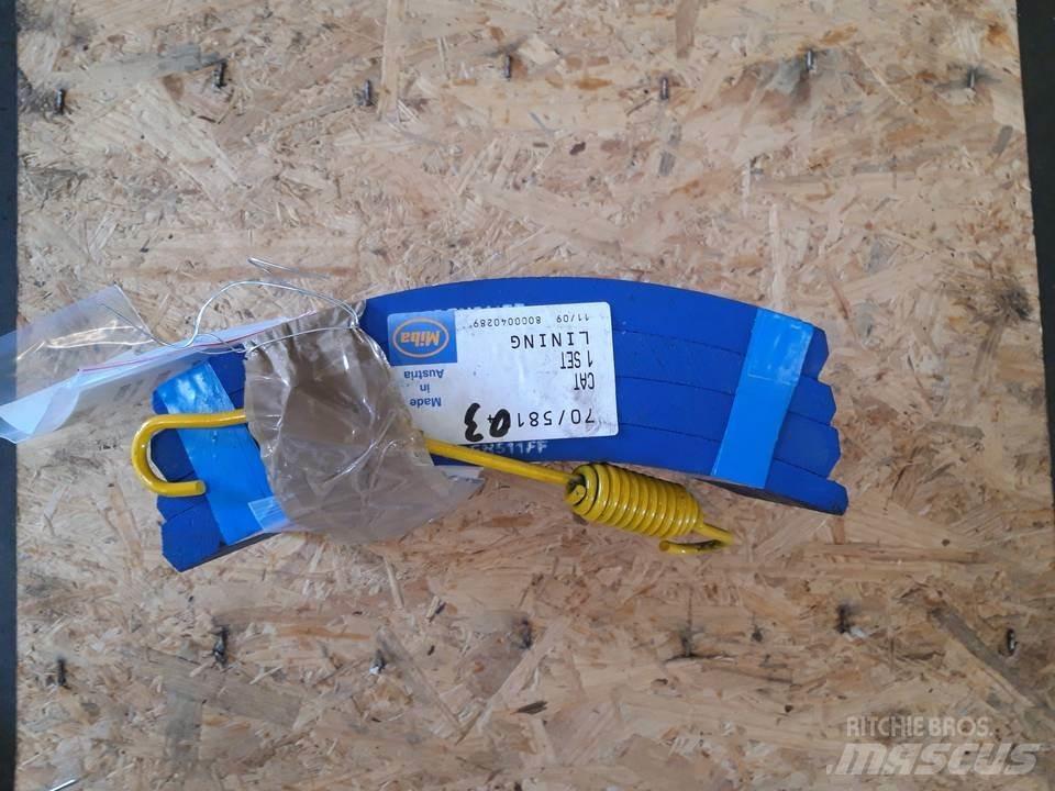 CAT 966D 履带、链条和底盘