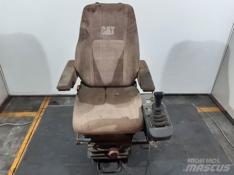 CAT M312 驾驶室与内部