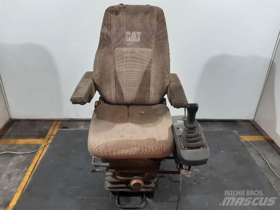 CAT M312 驾驶室与内部