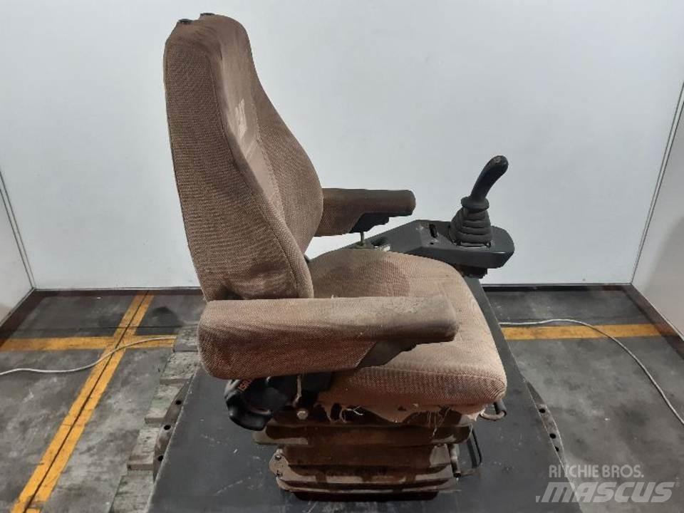 CAT M312 驾驶室与内部