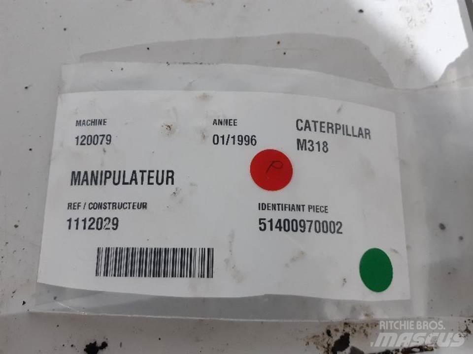 CAT M318 驾驶室与内部