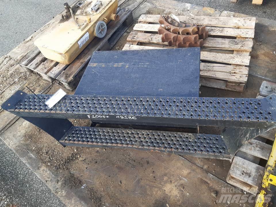 CAT M318C 驾驶室与内部
