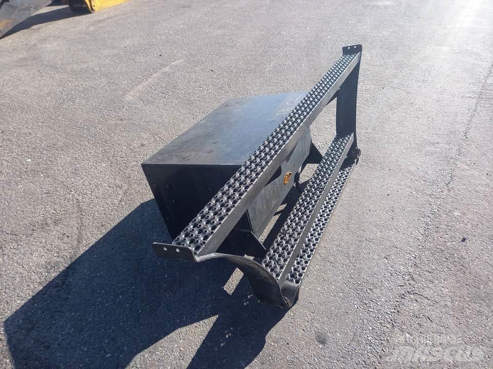 CAT M320F 驾驶室与内部