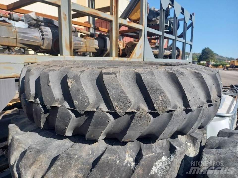 CAT M320F 履带、链条和底盘