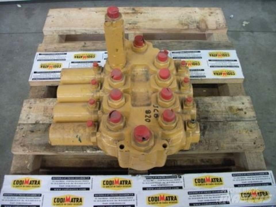 JCB 820 液压