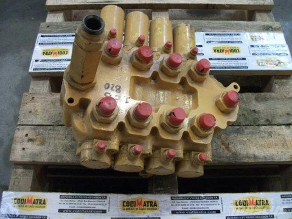 JCB 820 液压