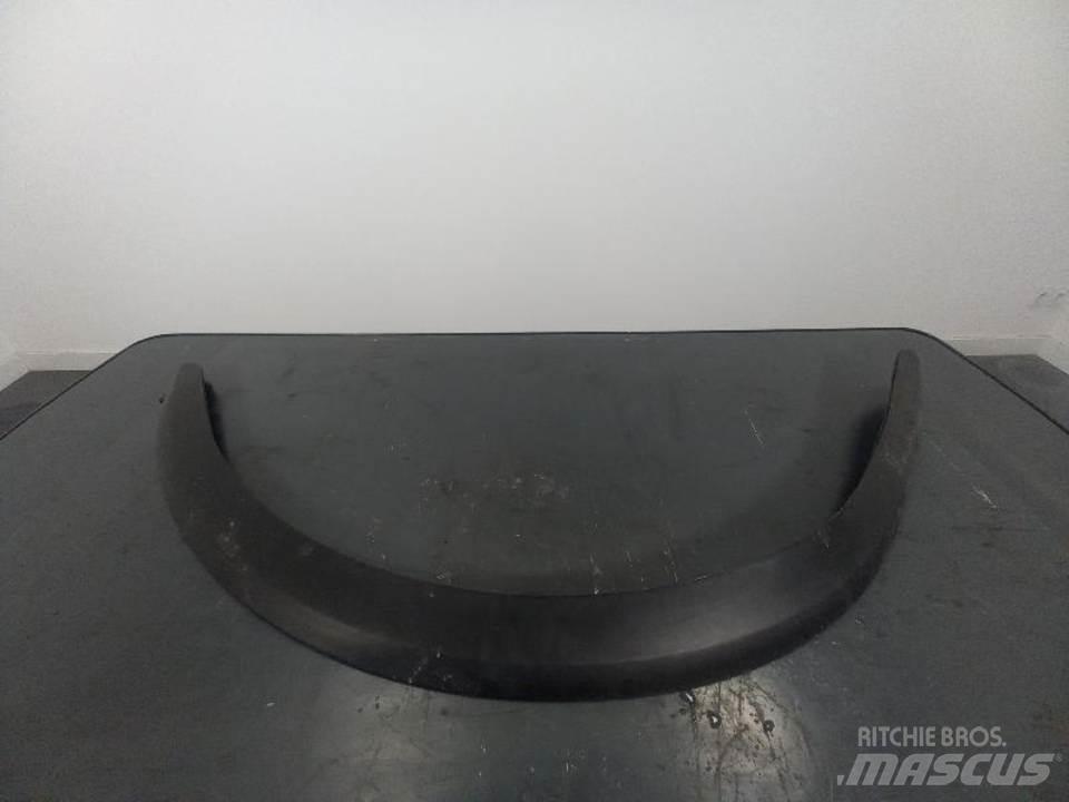 Volvo A25F 驾驶室与内部