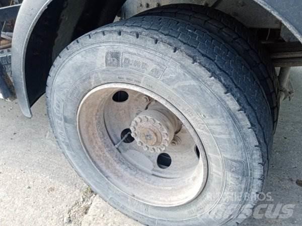 Avia D90 工程吊钩车