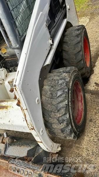 Bobcat S130 滑移装载机