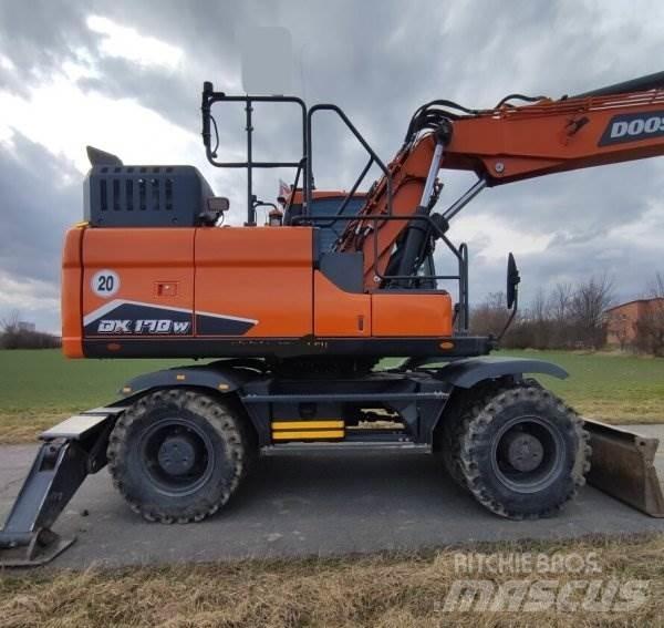 Doosan DX 170 W-7 轮式挖掘机