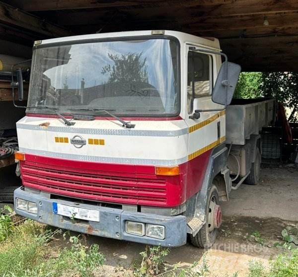 Nissan L351 工程吊钩车