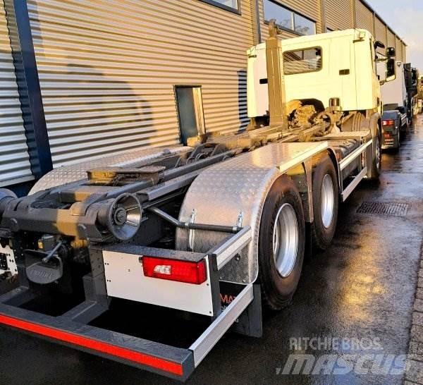 Scania P 360 工程吊钩车