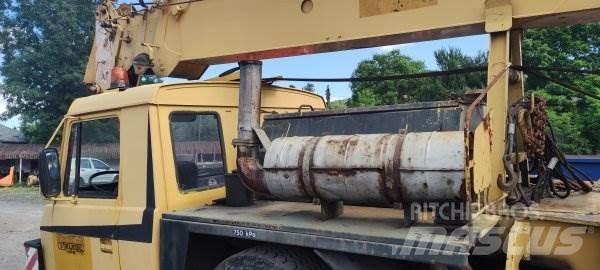 Tatra 815 AD 28 起重车