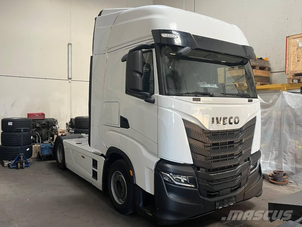 Iveco S-Way AS 440 牵引车