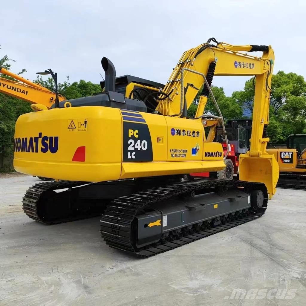 Komatsu PC 240-8 中型挖掘机