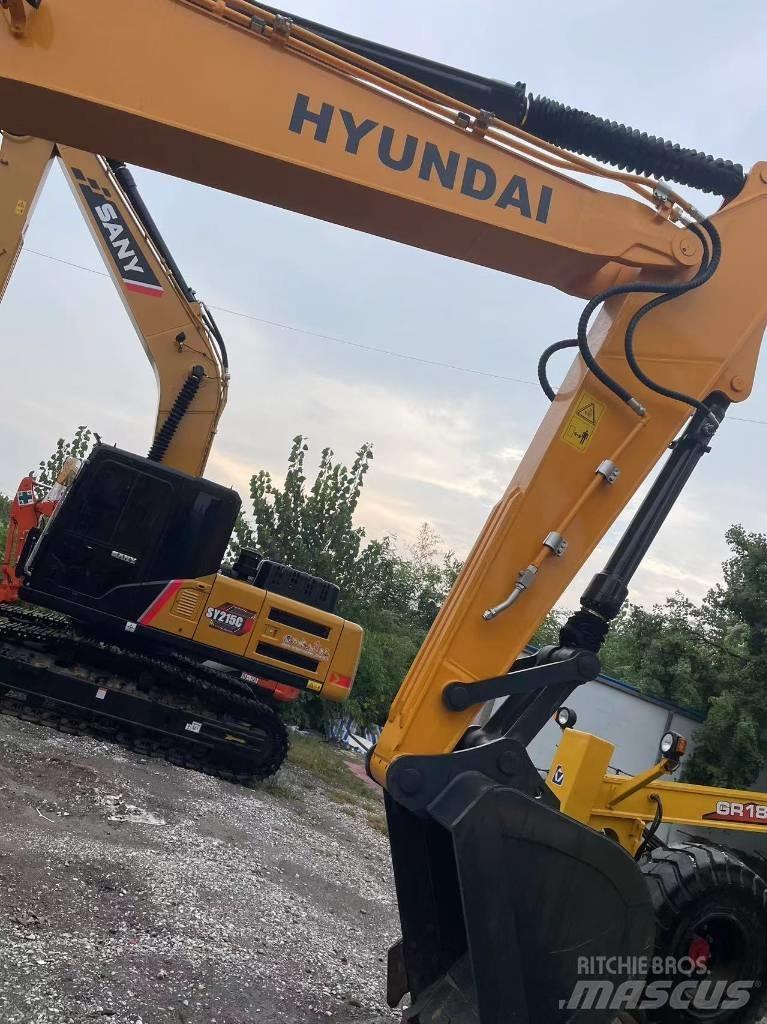 Hyundai R220 履带挖掘机