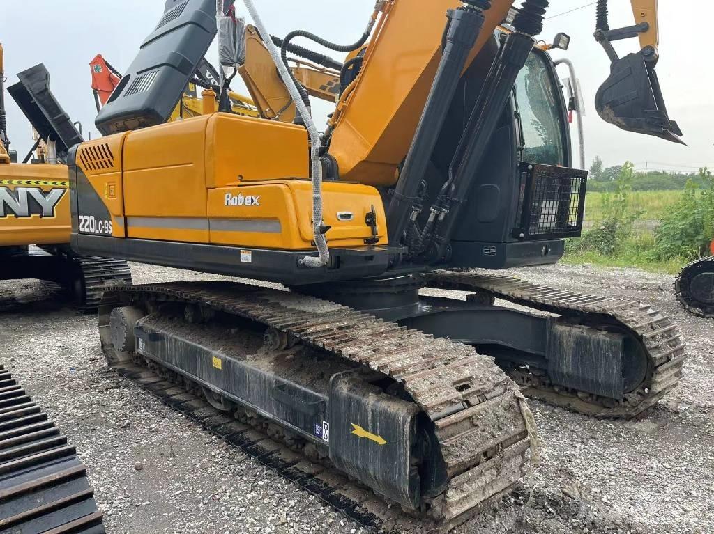 Hyundai R220 履带挖掘机