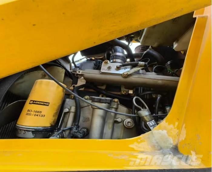 JCB 3CX 反铲装载机