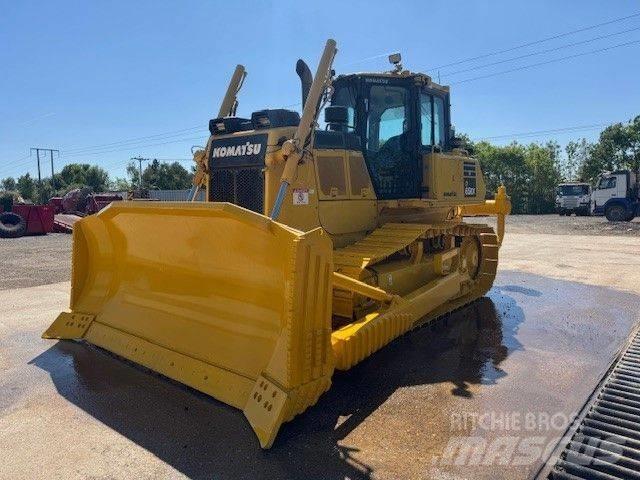 Komatsu D65EX-18 履带式推土机