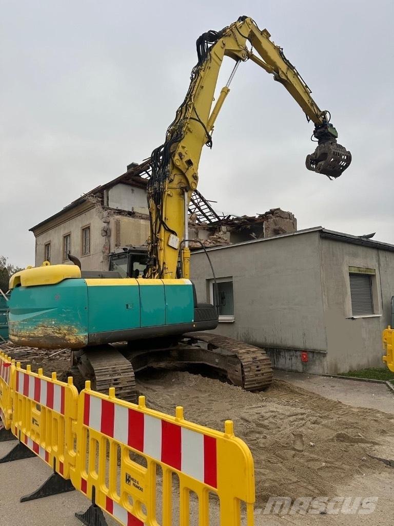 Hitachi LC 250 组装挖掘机