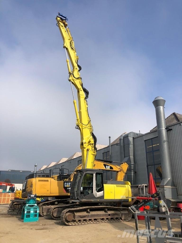 Hitachi LC 250 组装挖掘机