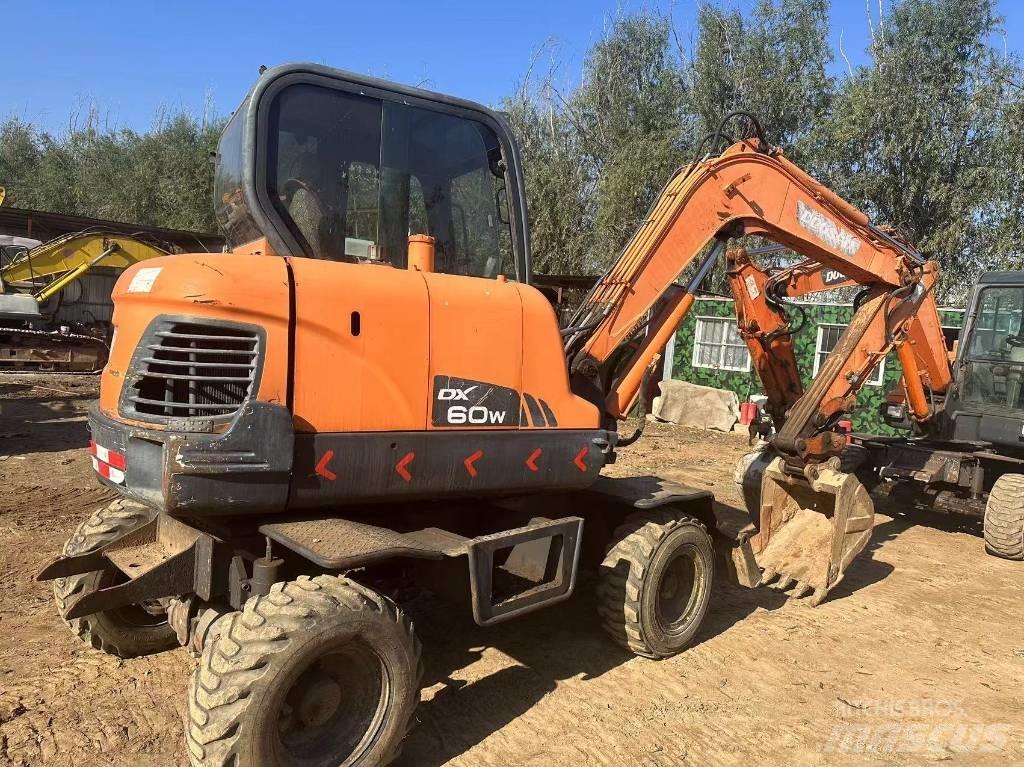 Doosan DX60W 小型挖掘机