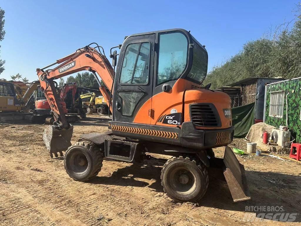 Doosan DX60W 小型挖掘机