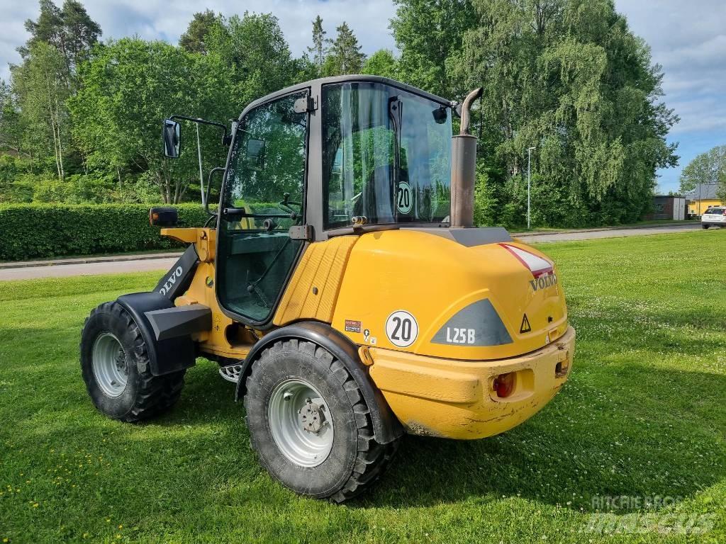 Volvo L25B 滑移装载机