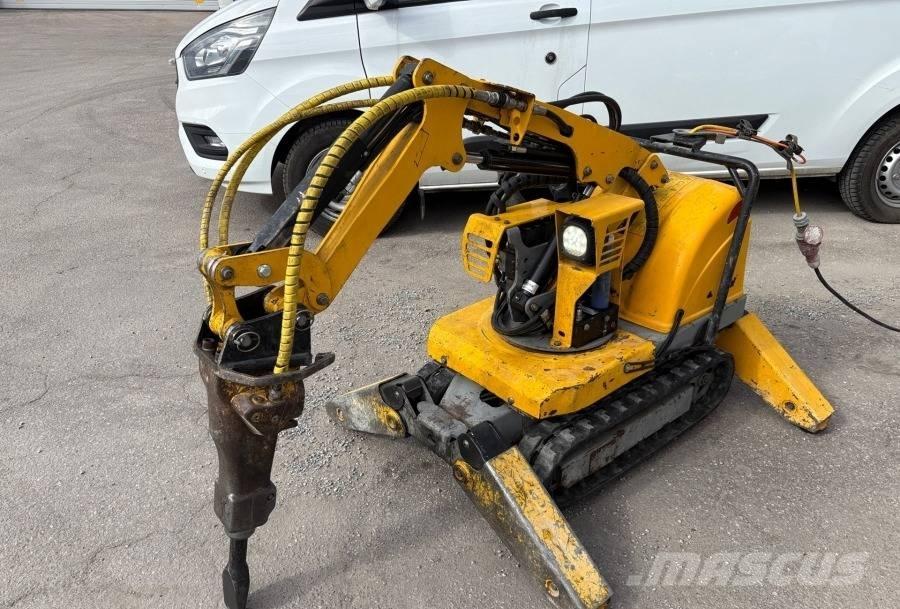 Brokk 50 组装挖掘机