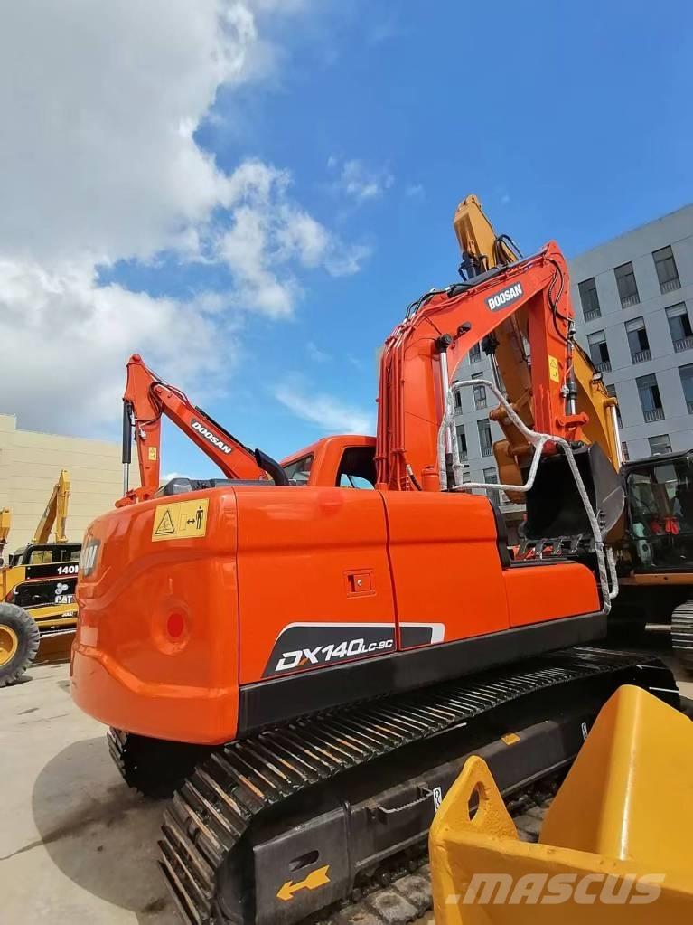 Doosan DX 140 履带挖掘机
