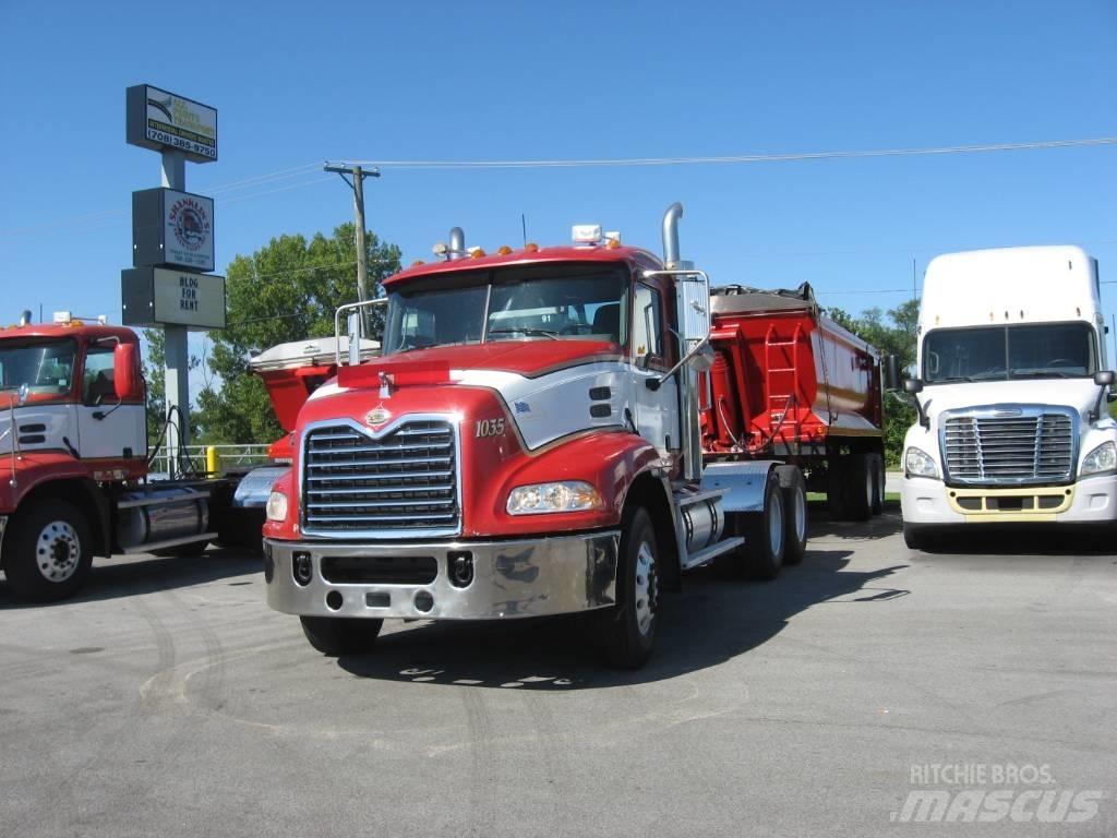 Mack CXN 613 牵引车