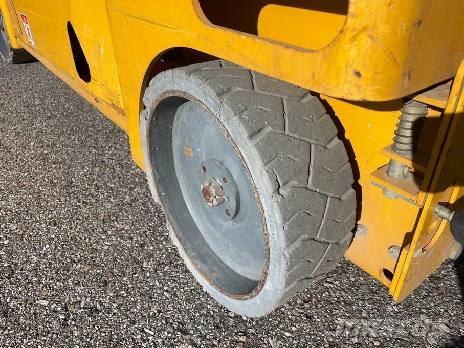 Haulotte Compact 12 剪叉式升降机