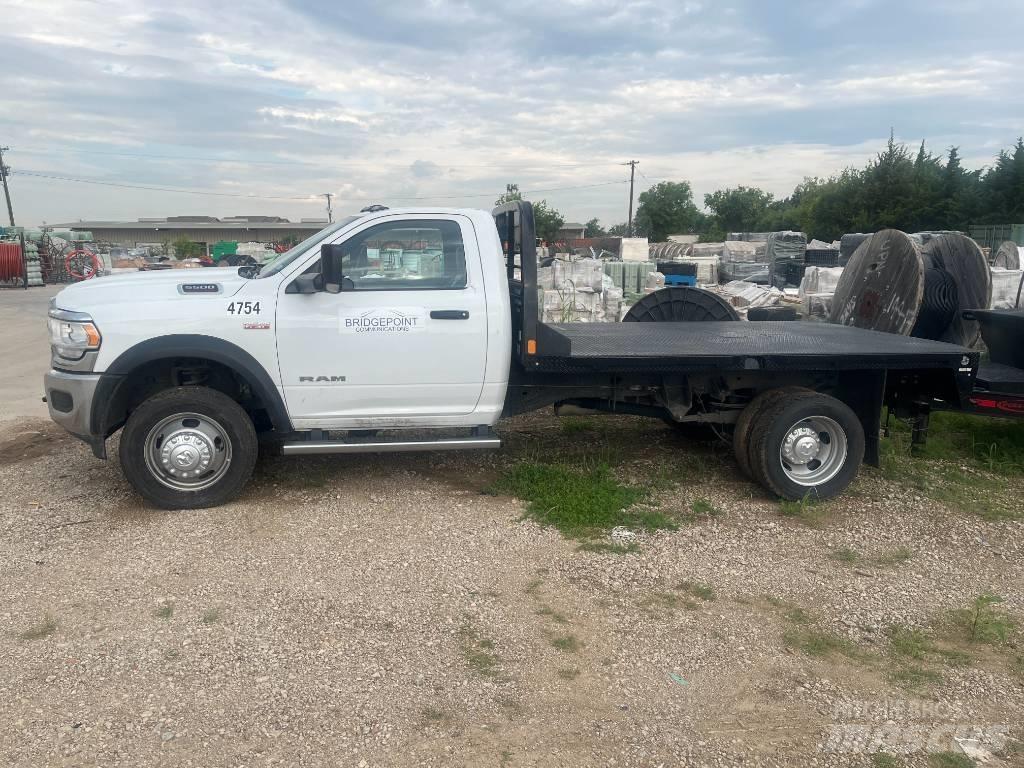RAM 5500 平板栏板货车