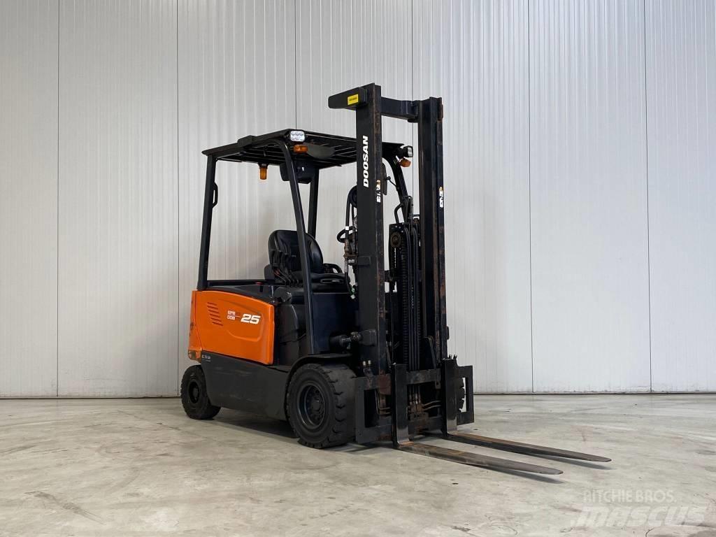 Doosan B25X-7 电动叉车