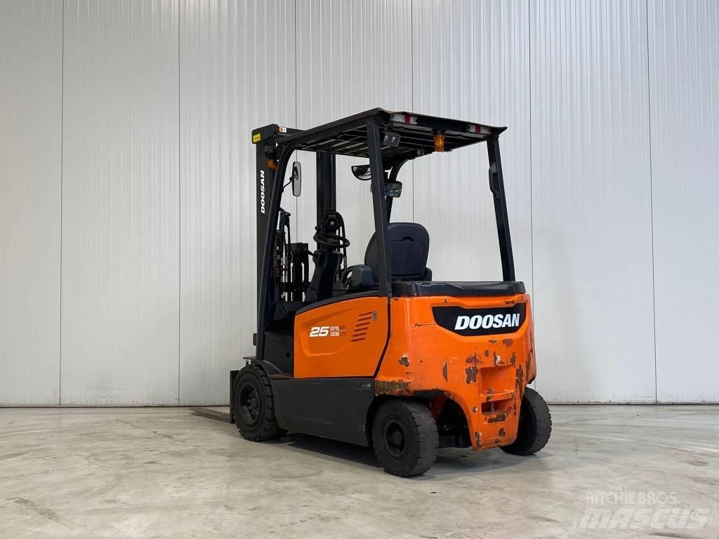 Doosan B25X-7 电动叉车