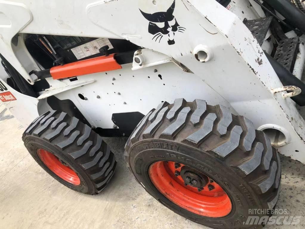 Bobcat S 300 滑移装载机
