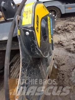 MB Crusher BF70.2 S4 反铲装载机