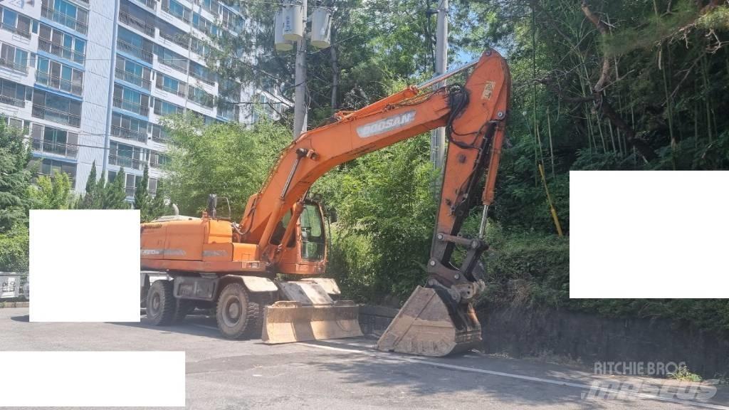 Doosan DX 210 W 轮式挖掘机