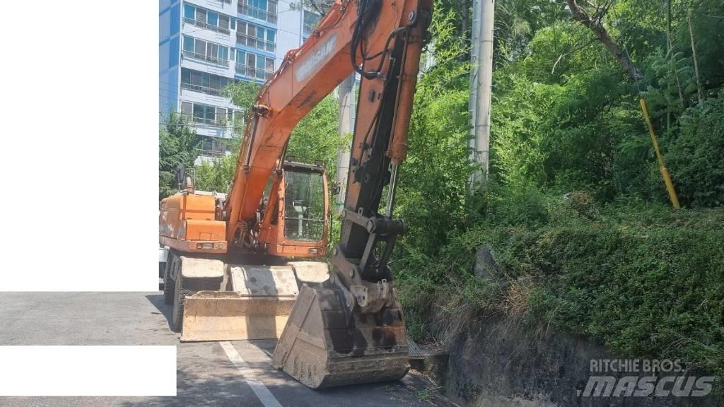 Doosan DX 210 W 轮式挖掘机
