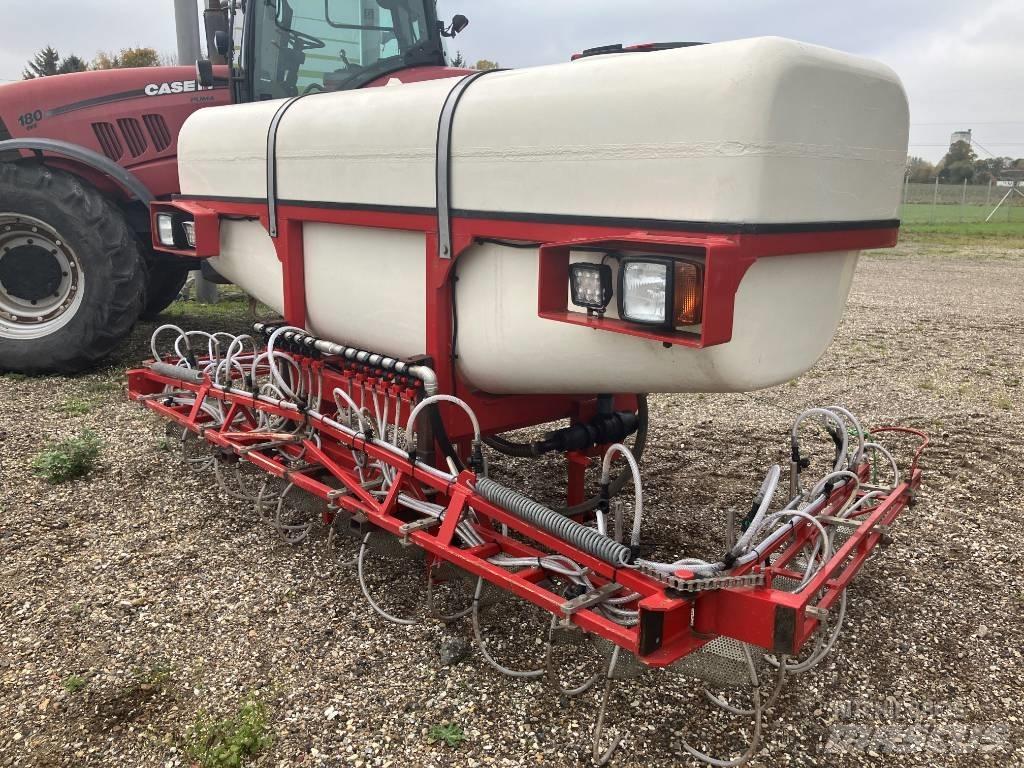  Agrovo 3000 liter 悬挂式喷雾机
