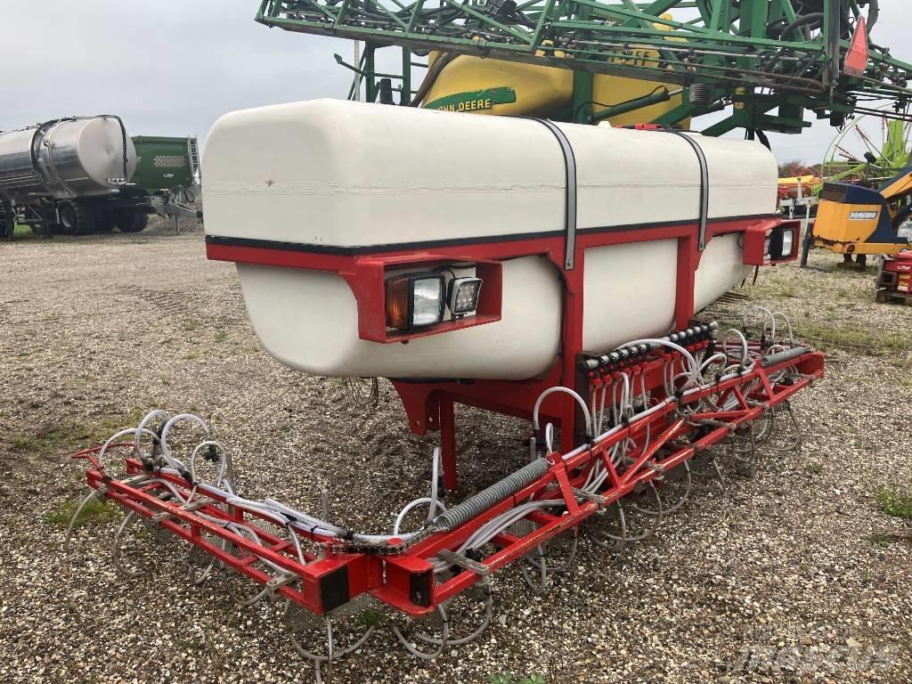  Agrovo 3000 liter 悬挂式喷雾机