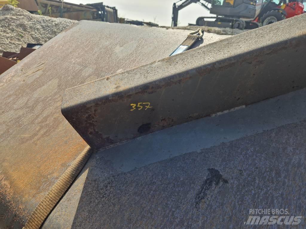 Volvo L 180 挖斗