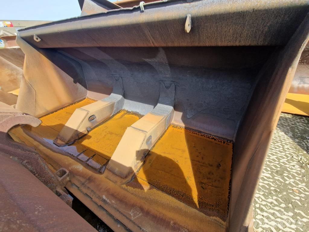Volvo L 180 挖斗