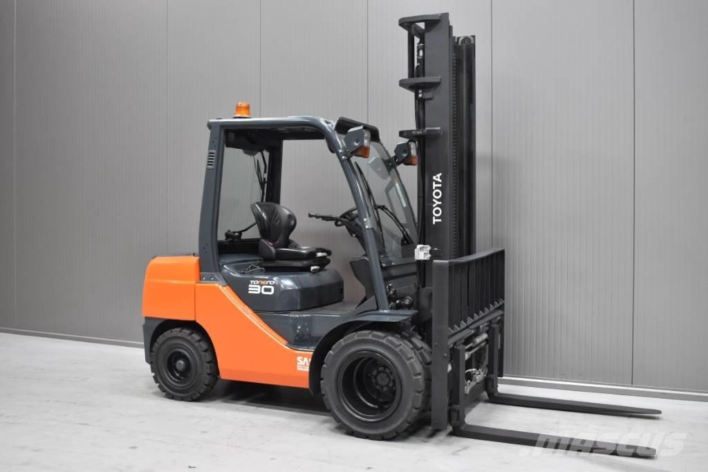 Toyota 02-8FDF30 柴油叉车