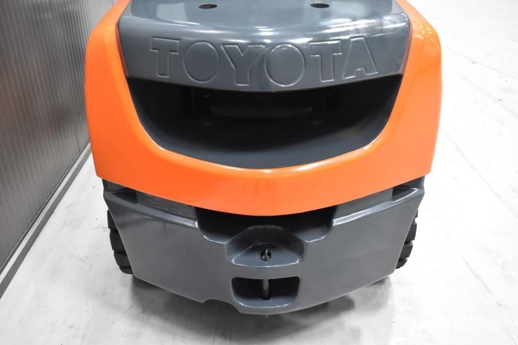 Toyota 02-8FDF30 柴油叉车