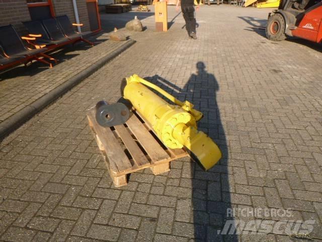 Komatsu WA600 液压