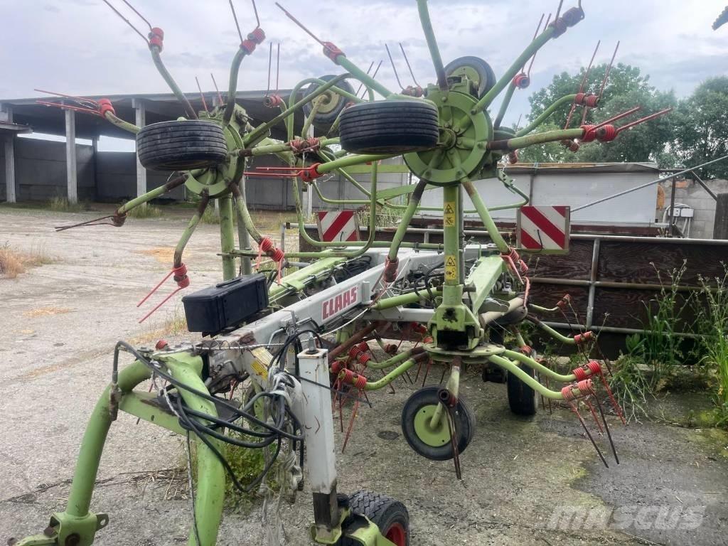 CLAAS Volto 1050 T 犁耙和摊草机
