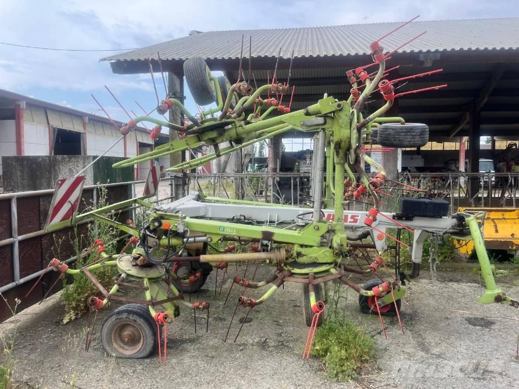 CLAAS Volto 1050 T 犁耙和摊草机